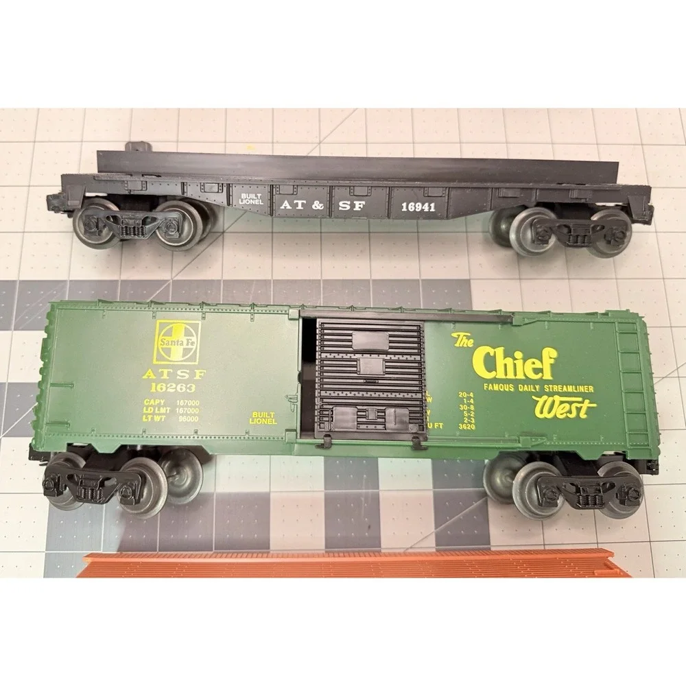 Lionel O Gauge Freight Cars Santa Fe Boxcar 16263 Stock Car 16130 Flatcar 16941